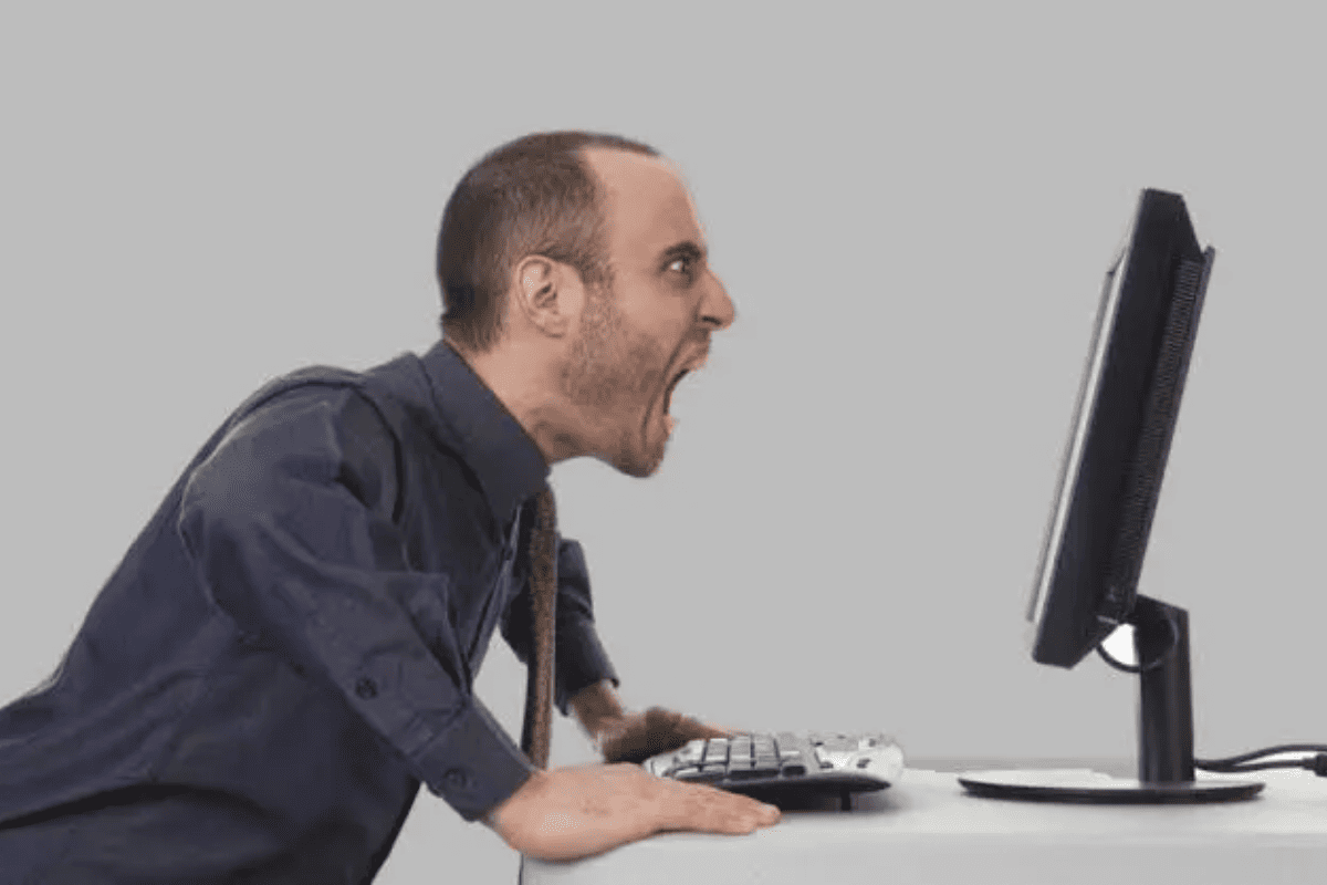 Críticas nas redes: apagar, ignorar ou responder?